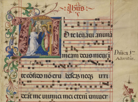 Buchseite mit Bildinitiale A (Ad te levavi) mit Mariae Verkündigung, Kaaden 1496. Die Abbildung zeigt eine illuminierte Buchseite mit mittelalterlicher Miniatur des Buchstaben A, floralen Verzierungen und gregorianischer Notation auf Linien. Die Initiale zeigt die Verkündigungsszene mit Maria. Die Seite stammt aus Kaaden und datiert auf das Jahr 1496.